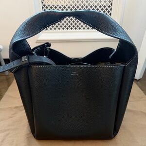 Toteme Grained-leather bucket bag black